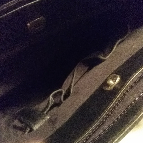 Liz Claiborne Black Shoulder Tote - Picture 6 of 6